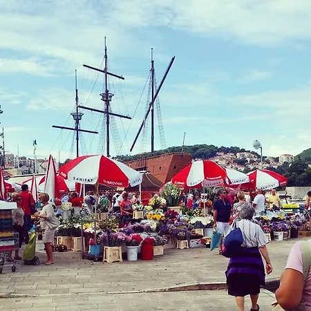 Πανσιόν Piazza Ντουμπρόβνικ